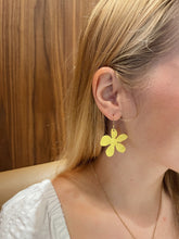 Load image into Gallery viewer, Yellow Flower Dangles
