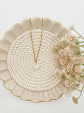 Load image into Gallery viewer, White Shell Necklace
