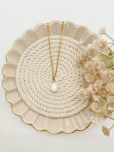 Load image into Gallery viewer, Freshwater Pearl Necklace
