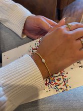 Load image into Gallery viewer, Dainty Pearl Bracelet
