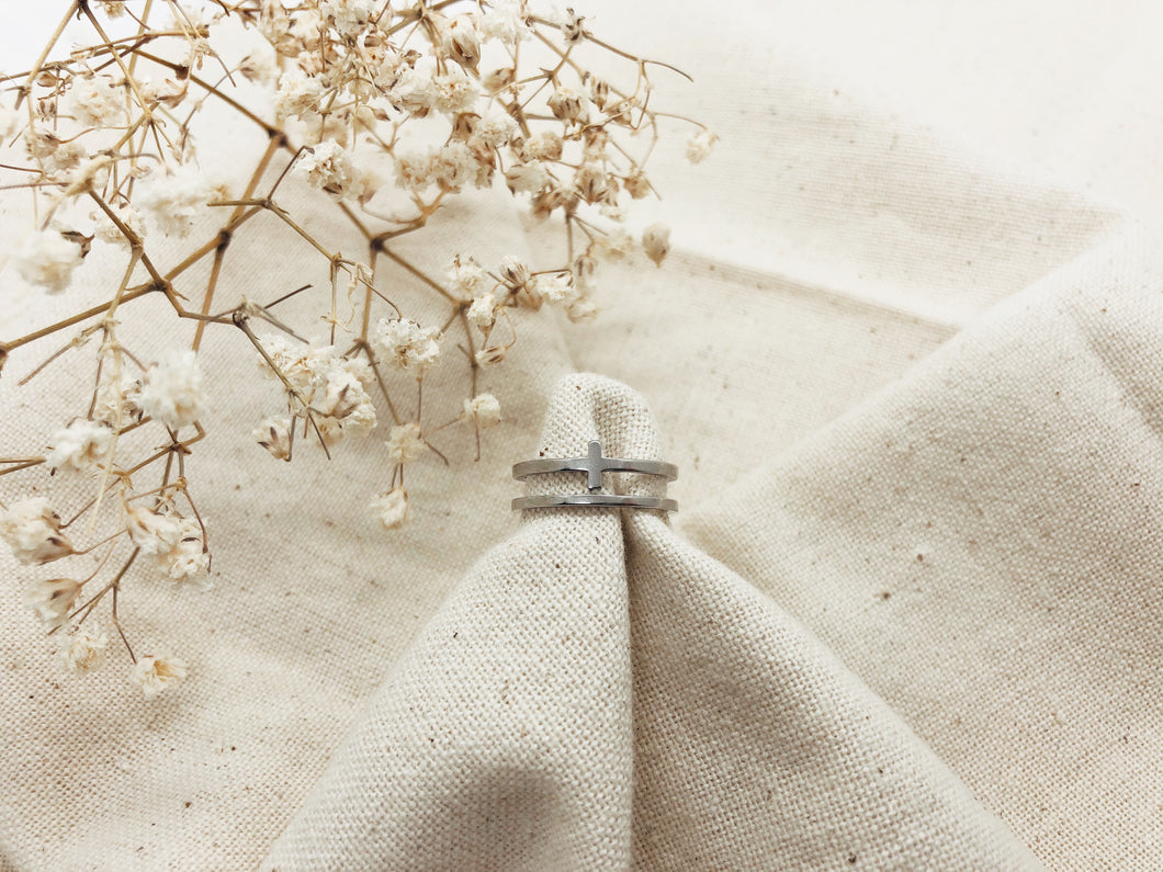 Cross Ring (Size 7/8)